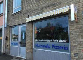 Mozzarella Pizzeria outside