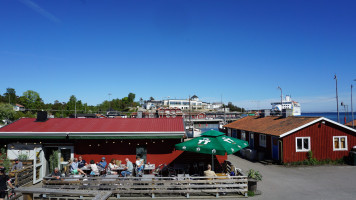 L8 I Hamnen outside