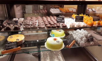 Anna's Bakery inside