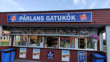 Pärlans Gatukök outside