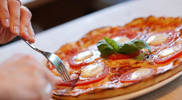 Robertos Restaurang food