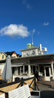 Winbergs outside