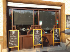 Aastols Roekeri outside